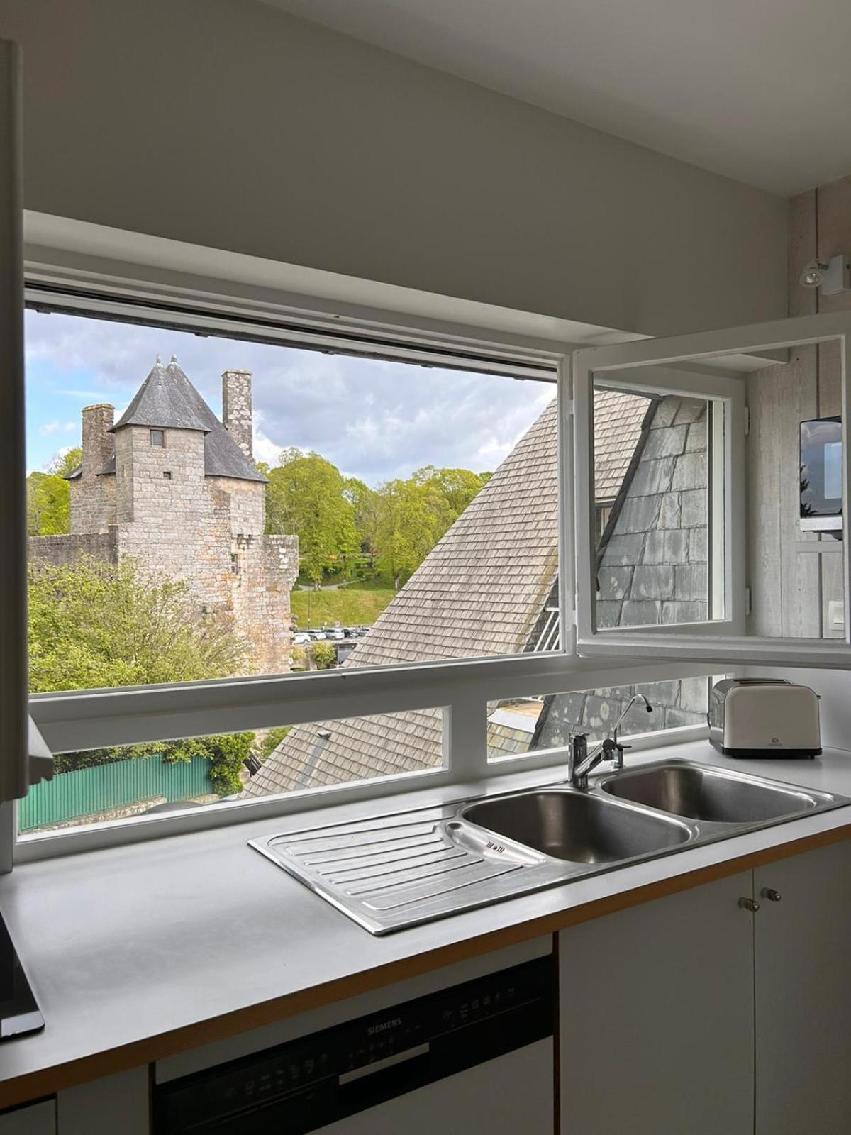 شقة Laroche Grand Duplex Dans Le Centre Historique Avec Garage فان المظهر الخارجي الصورة